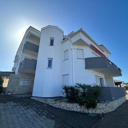 Apartment Karlo Novalja Exterior photo
